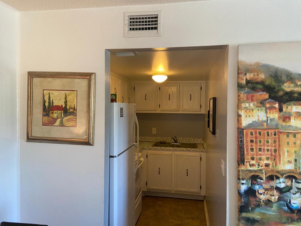Private Room In A 2 Bedroom 1 Bathroom Shared With Host, On The Beach, Surrounded By Resorts, Only 2 People Max St. Pete Beach Buitenkant foto