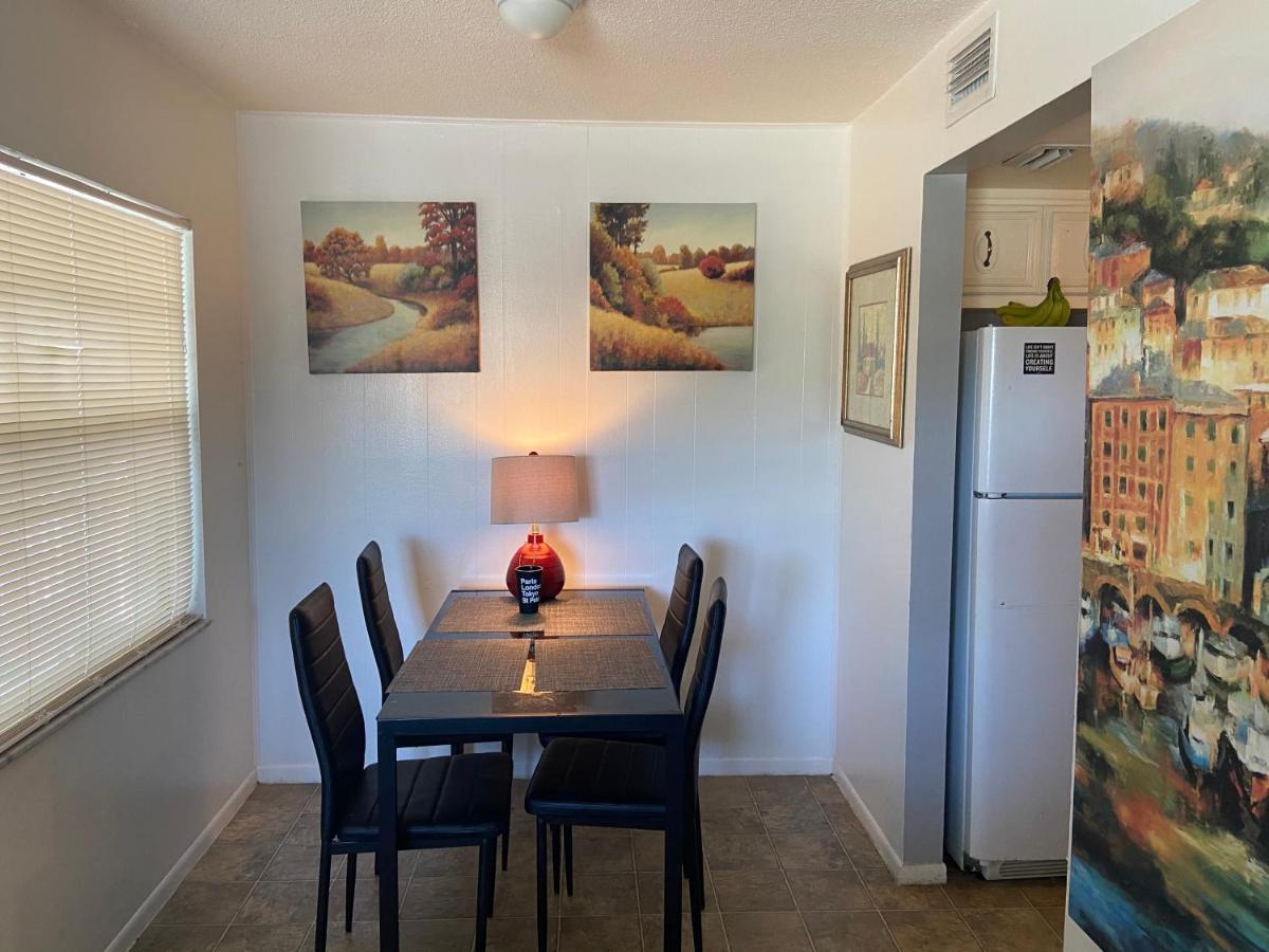 Private Room In A 2 Bedroom 1 Bathroom Shared With Host, On The Beach, Surrounded By Resorts, Only 2 People Max St. Pete Beach Buitenkant foto